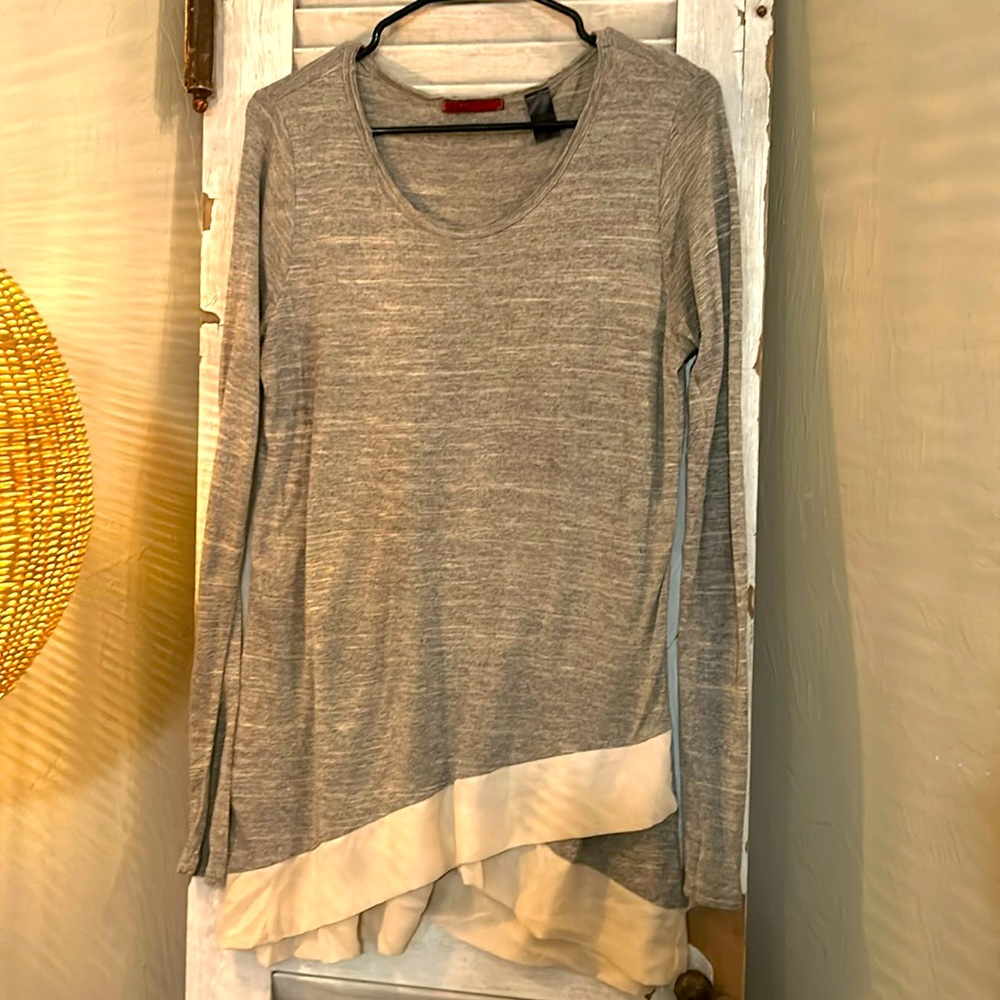 BKE Red heathered grey tunic with cream trim